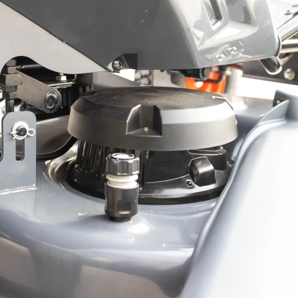 Immagini del prodotto del tosaerba elettrico da guida Hightop HT-38Li con taglio da 38 pollici