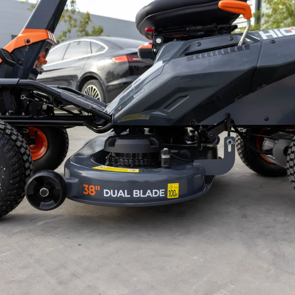 Immagini del prodotto del tosaerba elettrico da guida Hightop HT-38Li con taglio da 38 pollici