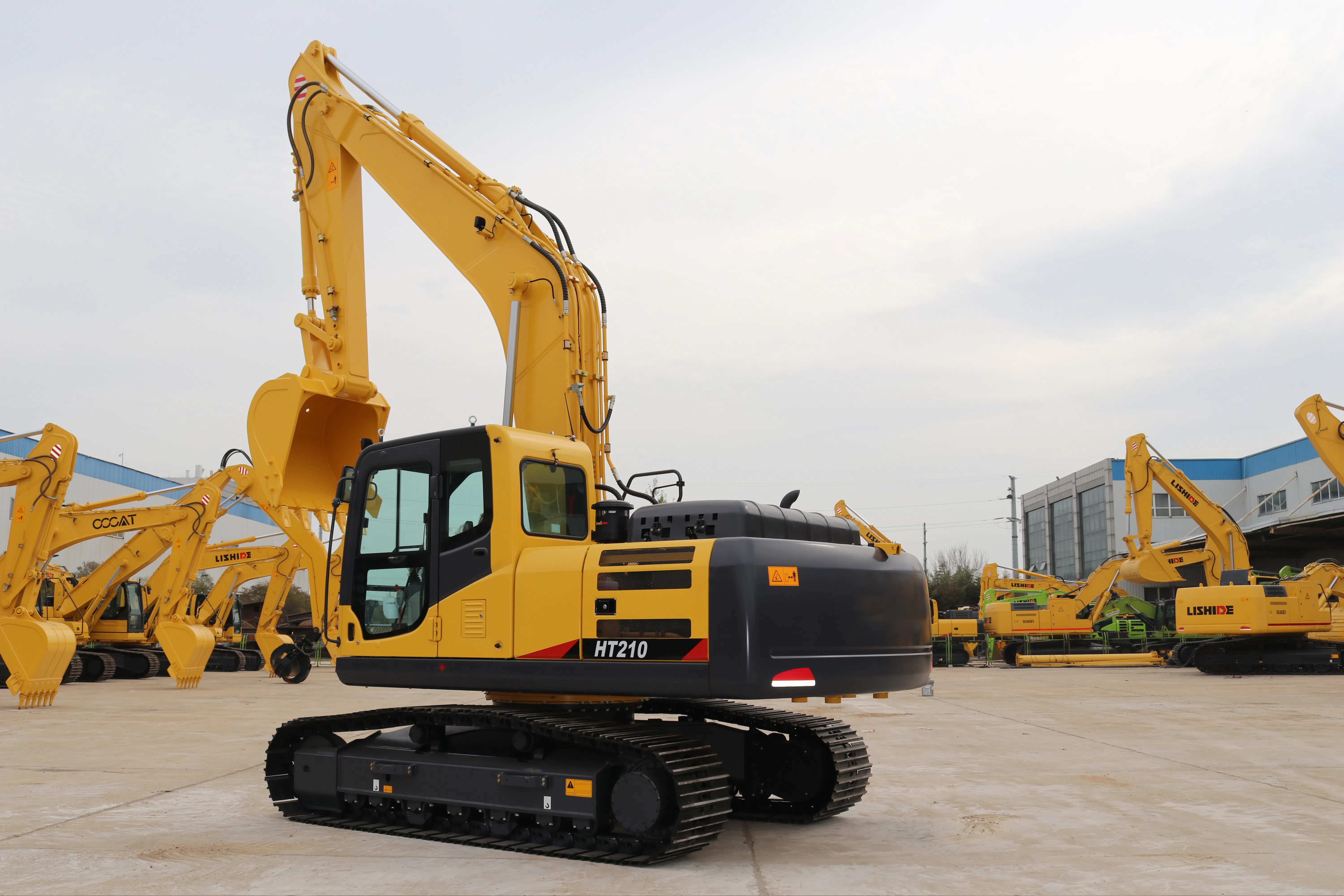 ハイトップ HT210 クローラショベル カミンズパワー搭載 製品画像