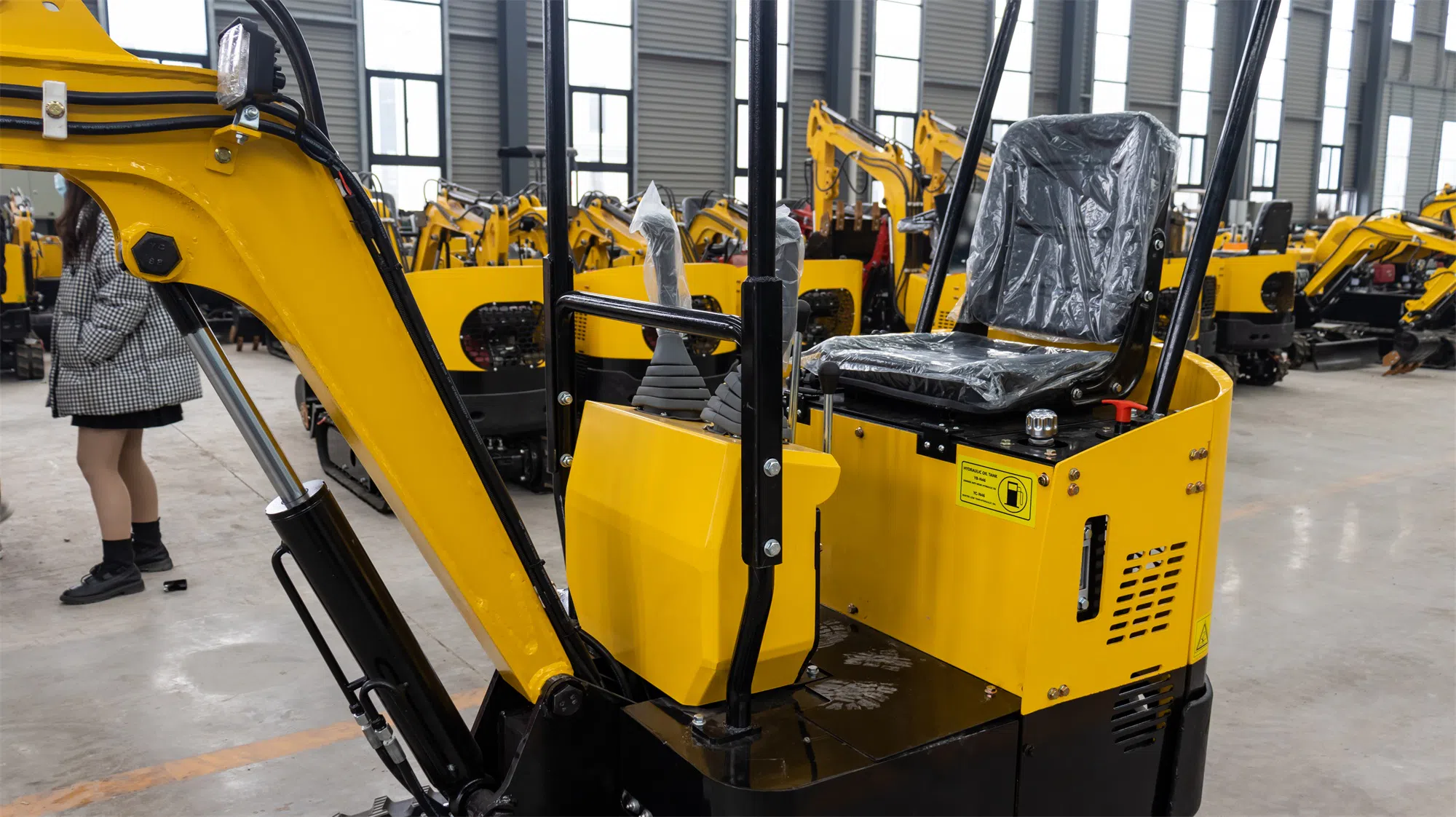 Hightop HT10B Mini Excavator 1 Ton With Imported Components Images-hightop.webp