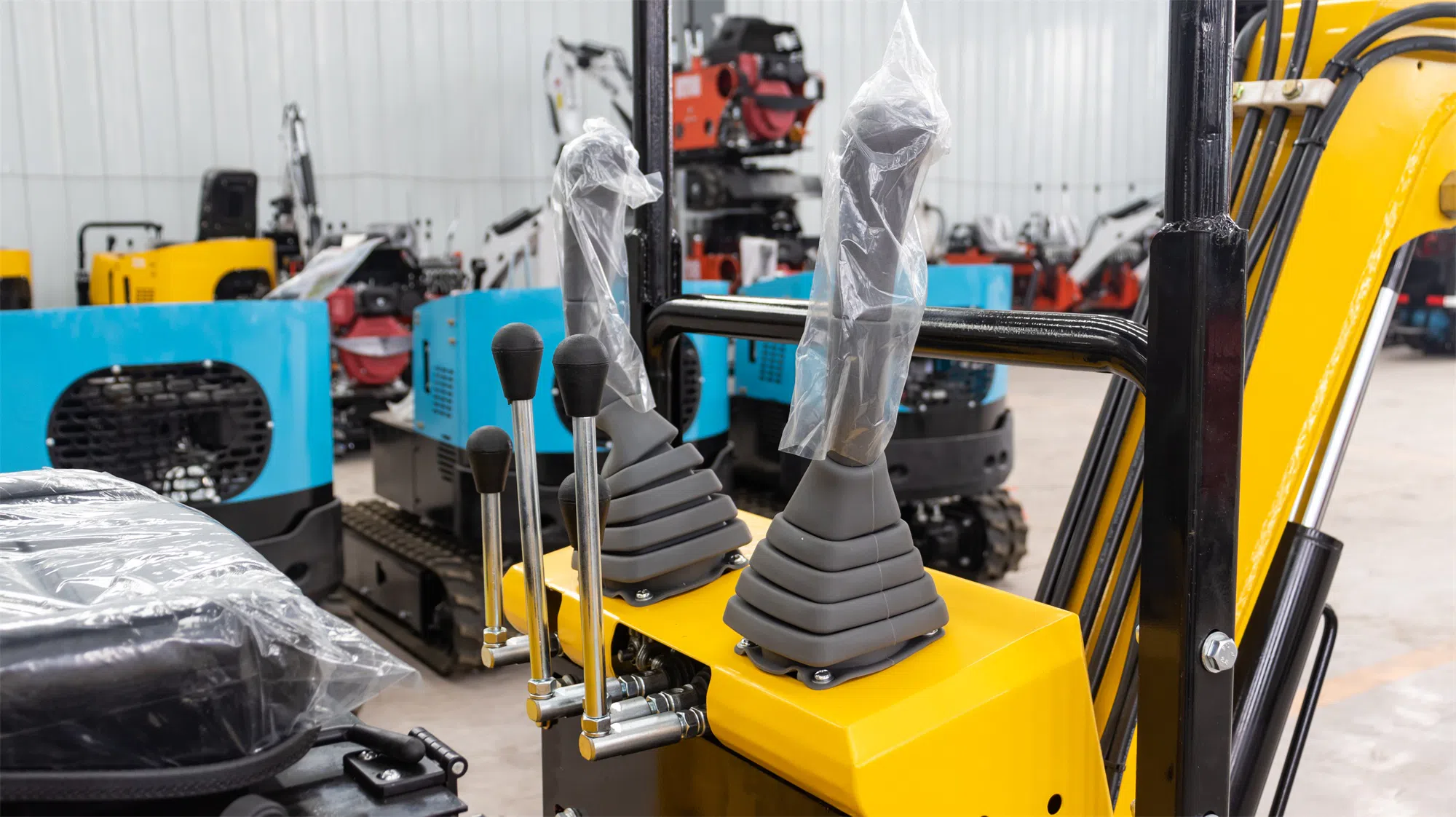 Hightop HT10B Mini Excavator 1 Ton With Imported Components Images-hightop.webp